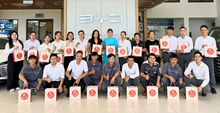 BYD Bắc Giang trao quà Trung thu, gửi lời tri ân tới cán bộ nhân viên